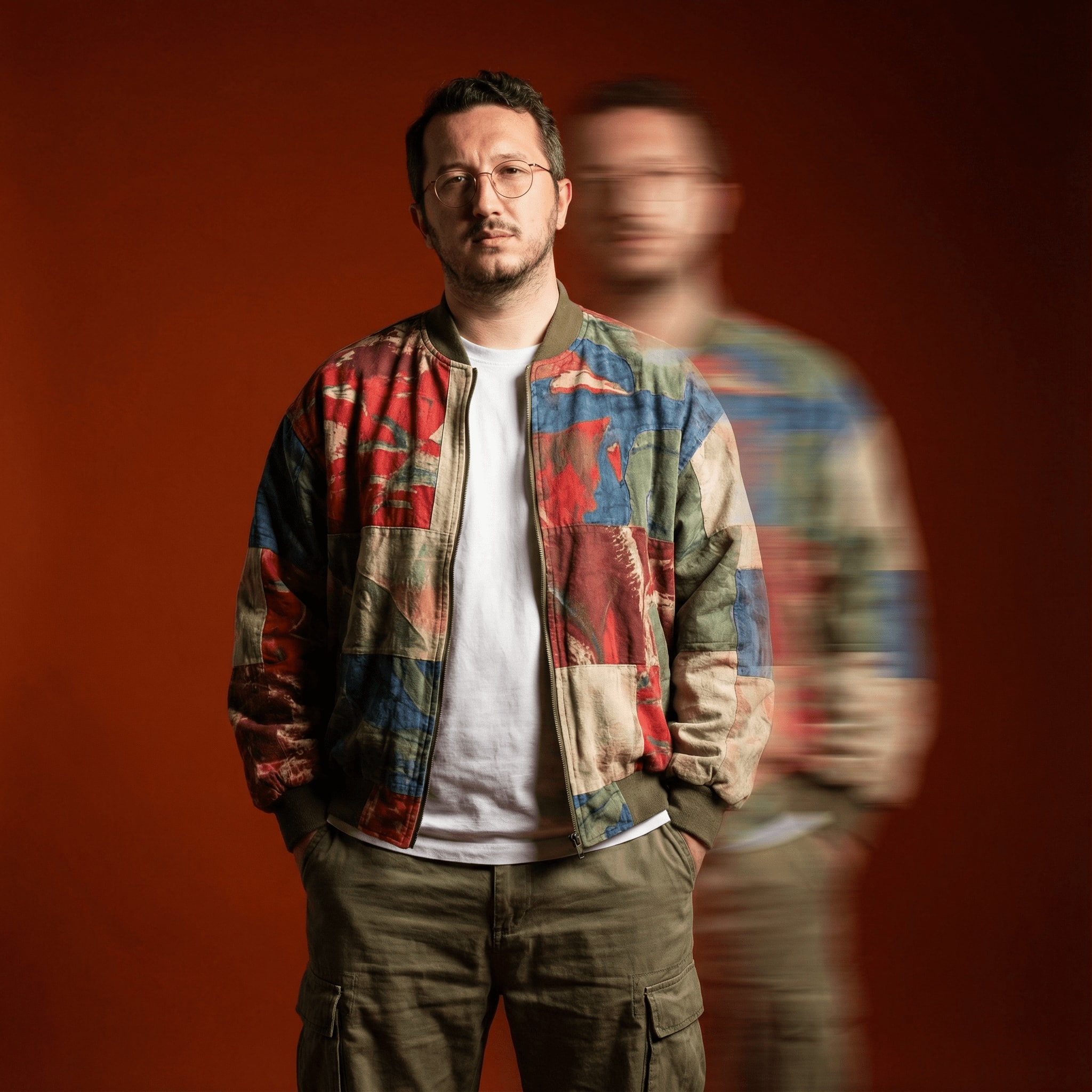 Avant-Garde Portrait with Ghost Duplicate in Ochre Studio 生成效果示例