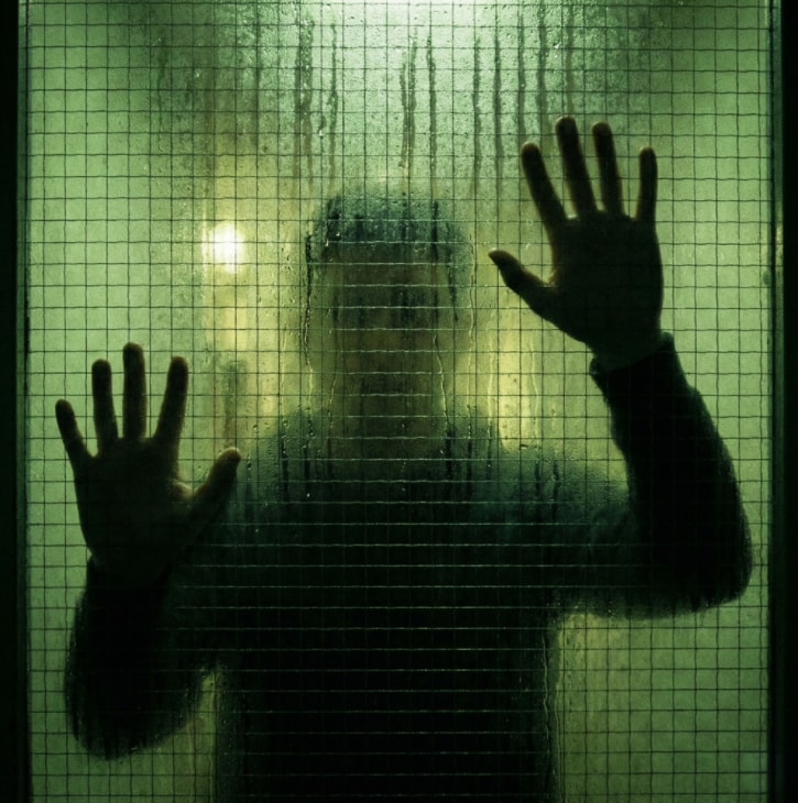 Cinematic Thriller Silhouette 生成效果示例