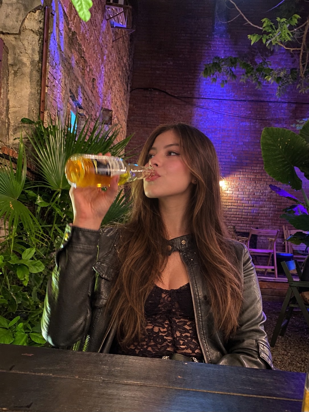 Rock-Chic Nightlife Patio Portrait 效果示例